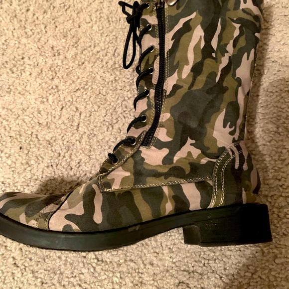 Shoes - Camo boots